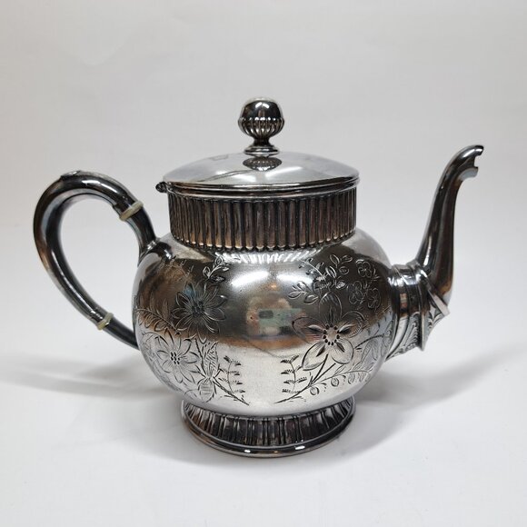 Wilcox Silverplate Co Teapot 5002 Antique Victorian Floral Vintage Etched Ornate - Picture 1 of 7